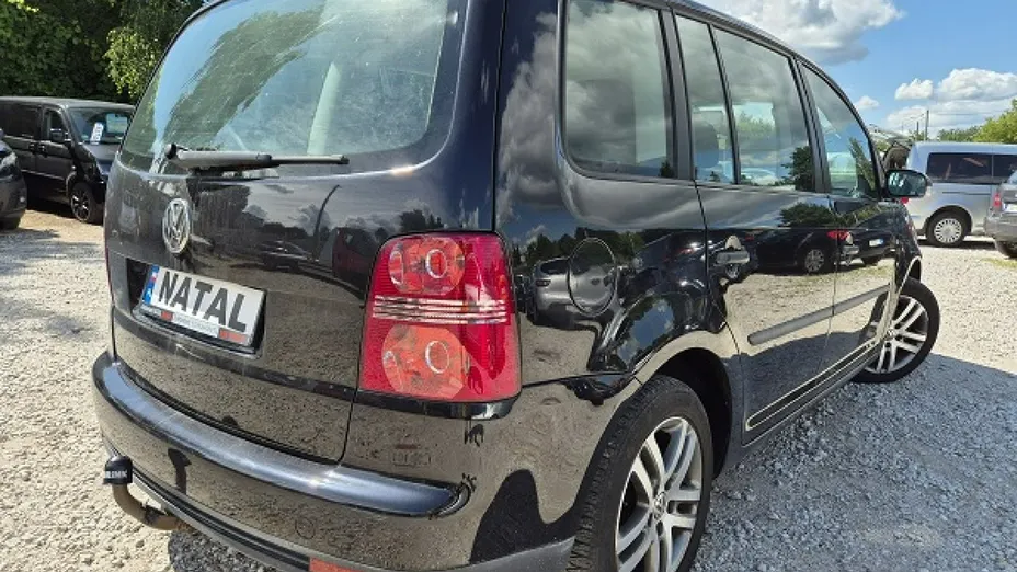 VOLKSWAGEN Touran -