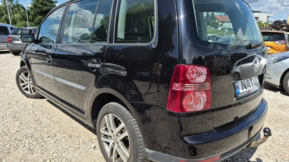 VOLKSWAGEN Touran -