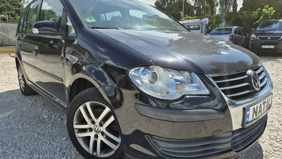 VOLKSWAGEN Touran -