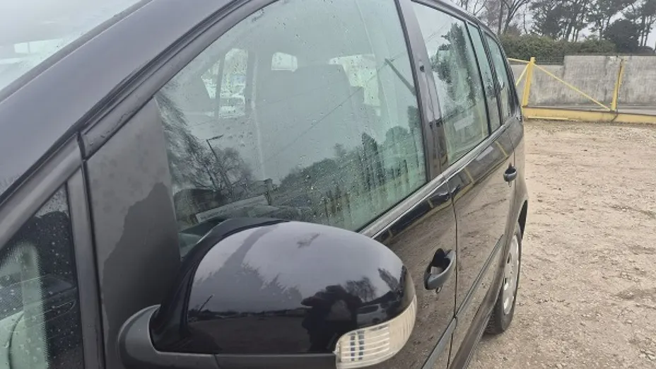 VOLKSWAGEN Touran -