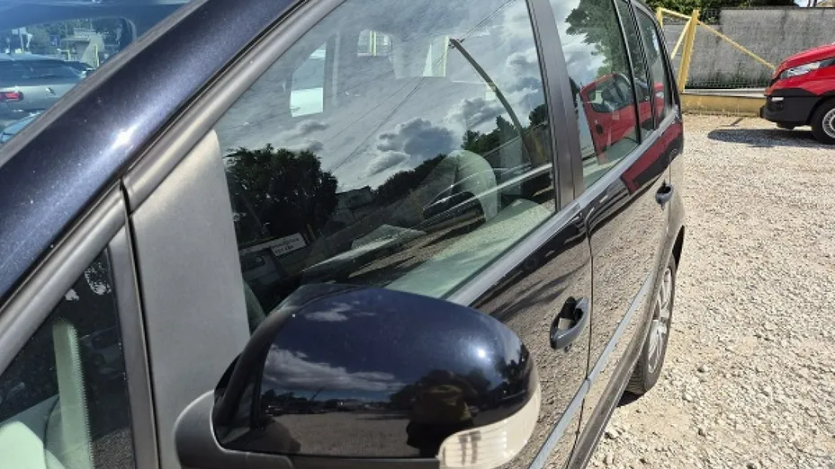 VOLKSWAGEN Touran -