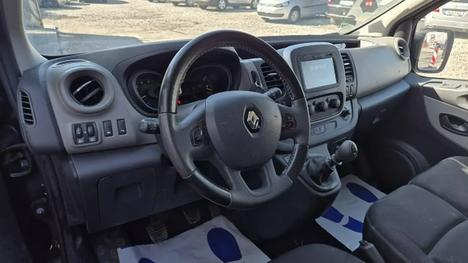 RENAULT Trafic -