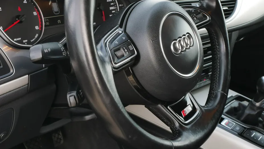 AUDI A6 -