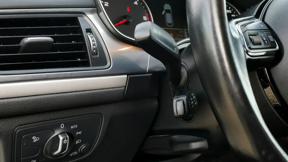 AUDI A6 -