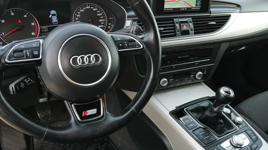 AUDI A6 -