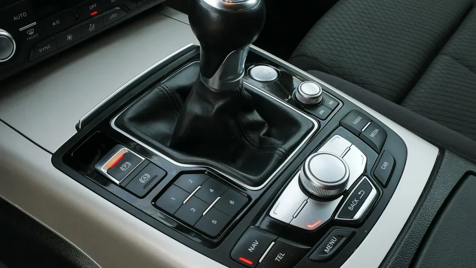 AUDI A6 -