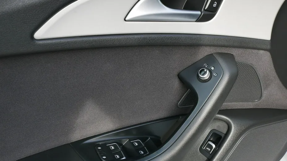 AUDI A6 -