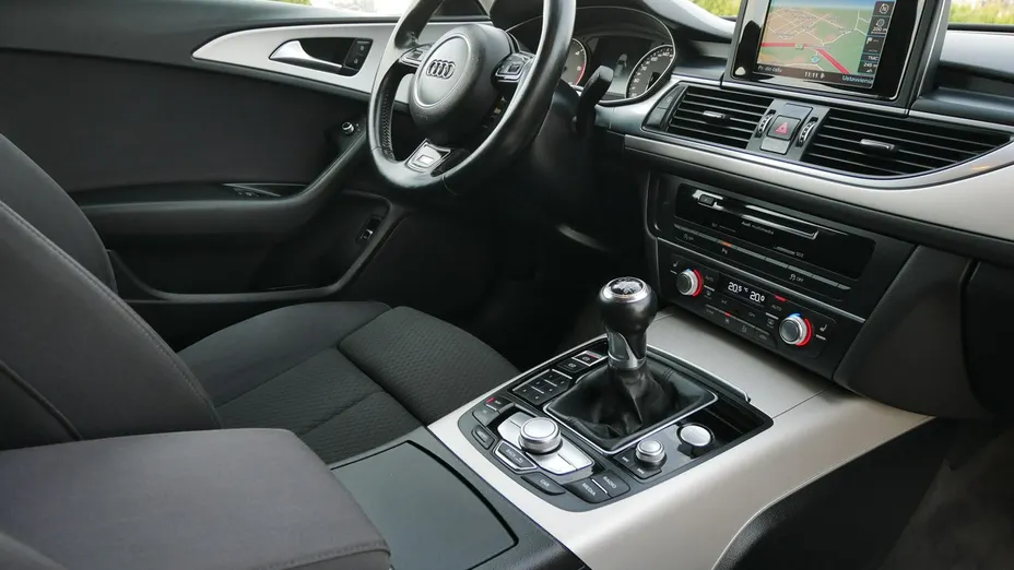 AUDI A6 -