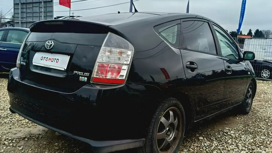 TOYOTA Prius -