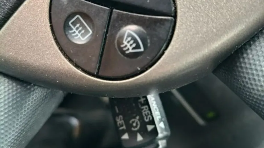 TOYOTA Prius -