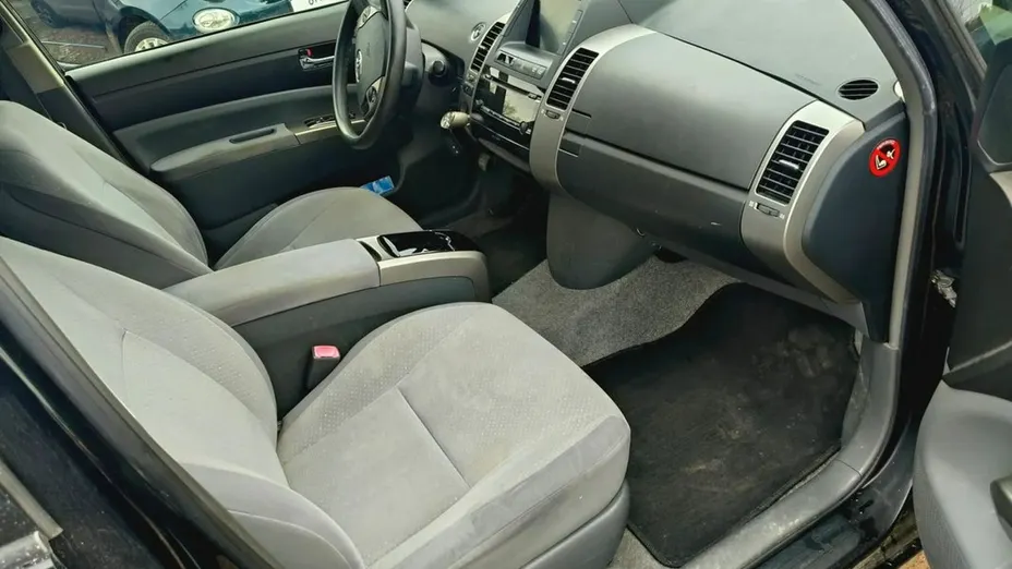 TOYOTA Prius -