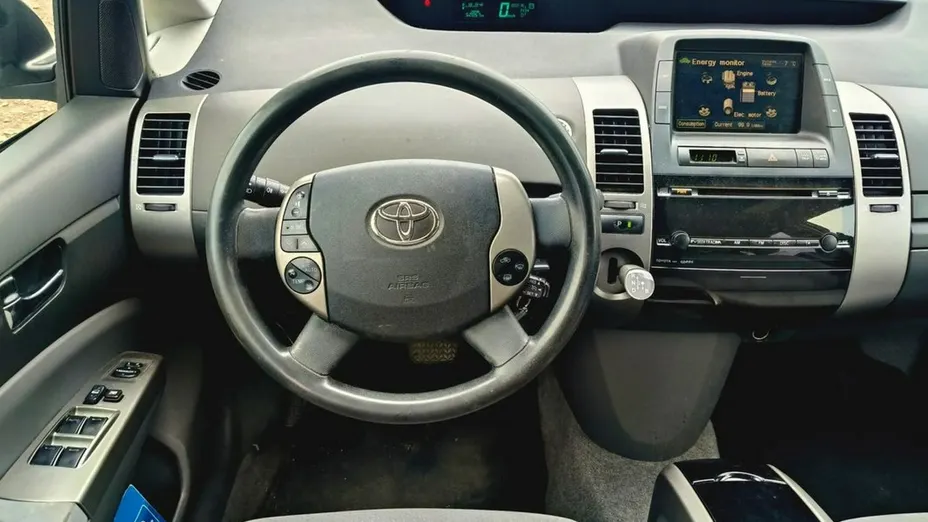 TOYOTA Prius -