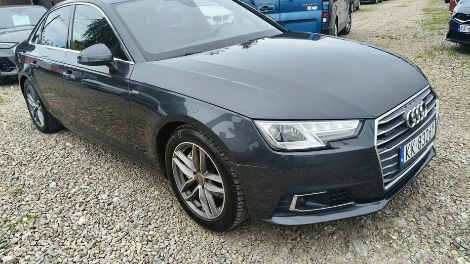 AUDI A4 -