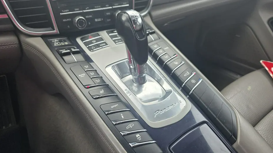 PORSCHE Panamera -