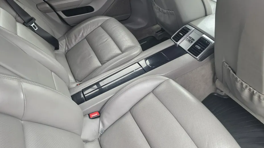 PORSCHE Panamera -