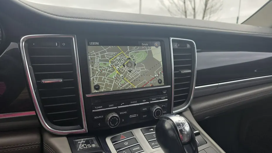 PORSCHE Panamera -