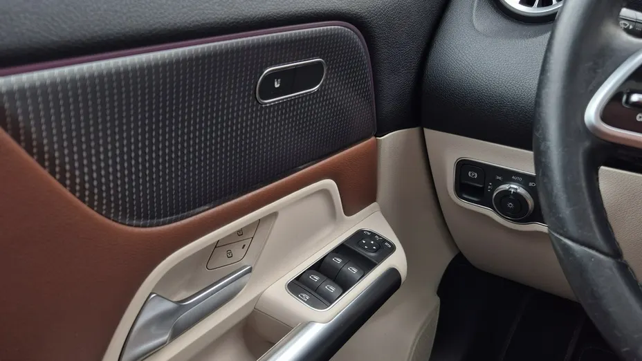 MERCEDES-BENZ GLA -