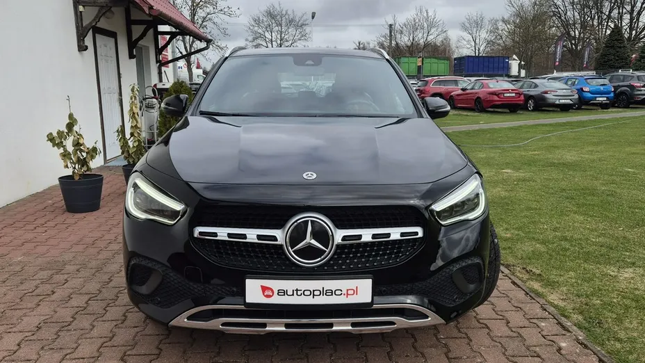 MERCEDES-BENZ GLA -
