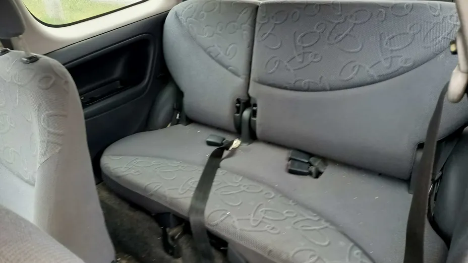 TOYOTA Yaris -