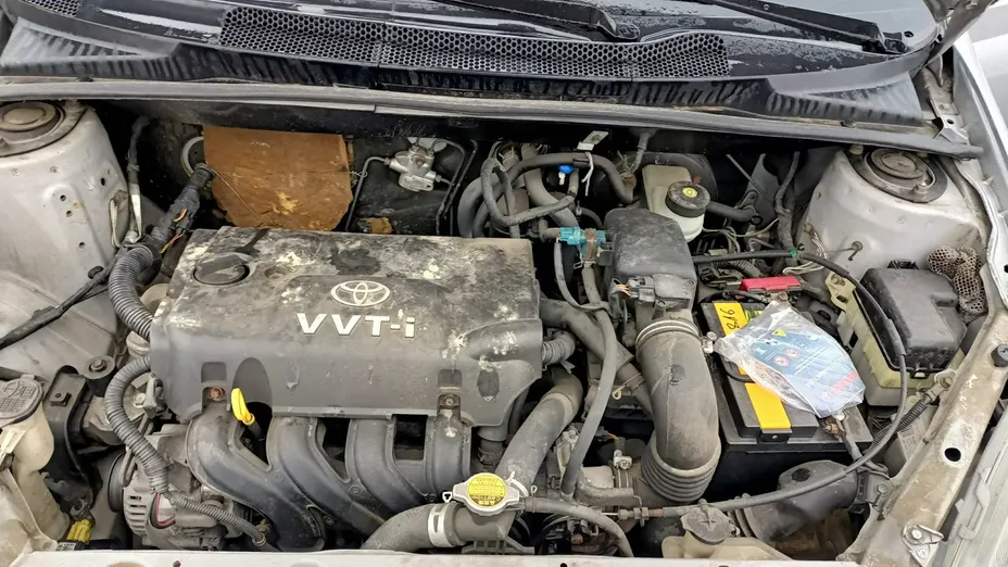 TOYOTA Yaris -