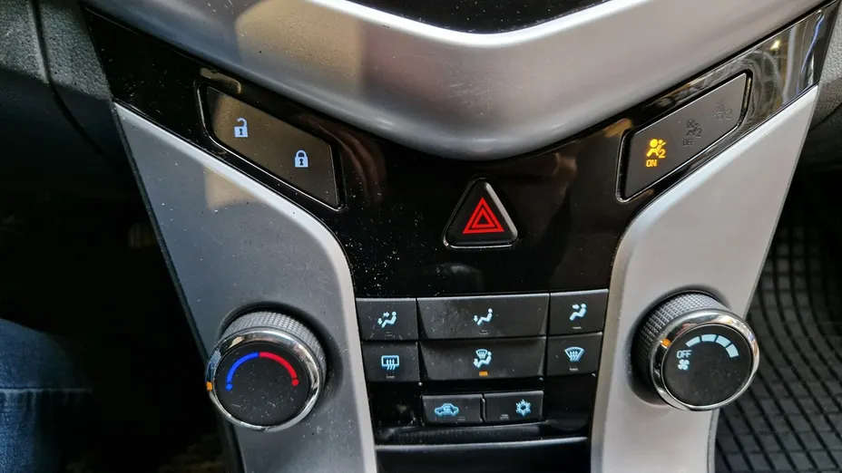 CHEVROLET Cruze -