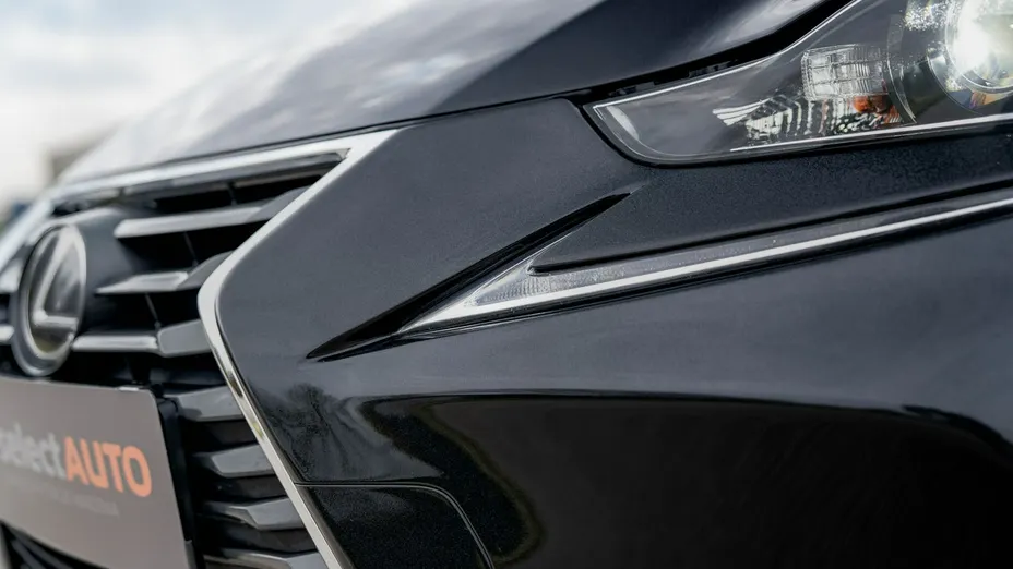 LEXUS IS -