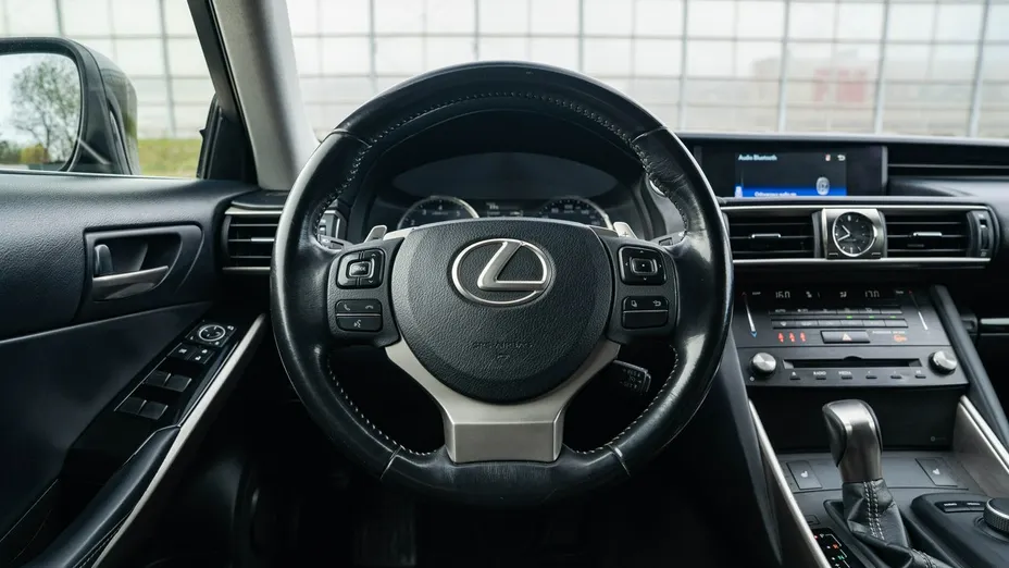 LEXUS IS -