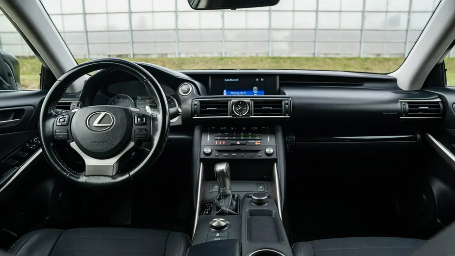 LEXUS IS -