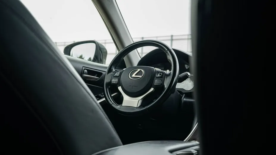 LEXUS IS -