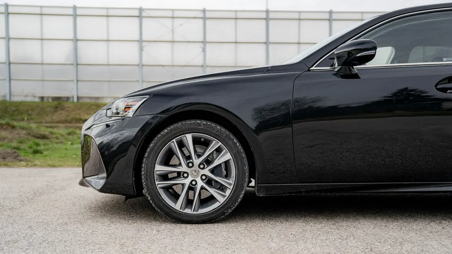 LEXUS IS -
