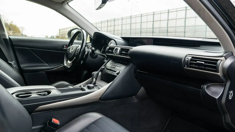 LEXUS IS -