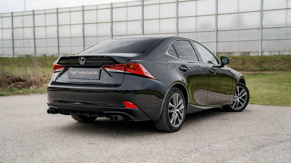 LEXUS IS -