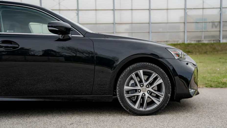LEXUS IS -