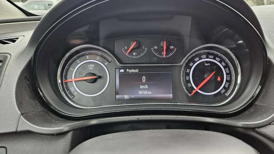 OPEL Insignia -