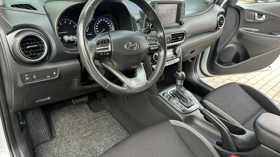 HYUNDAI Kona -