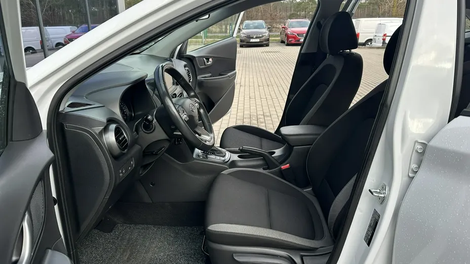 HYUNDAI Kona -