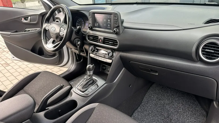 HYUNDAI Kona -