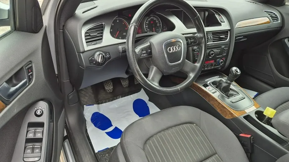 AUDI A4 -