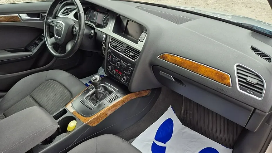 AUDI A4 -
