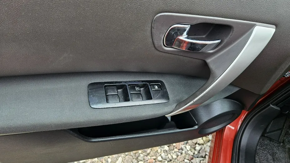 NISSAN Qashqai -