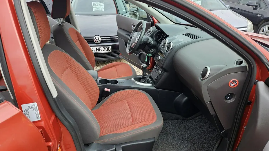 NISSAN Qashqai -