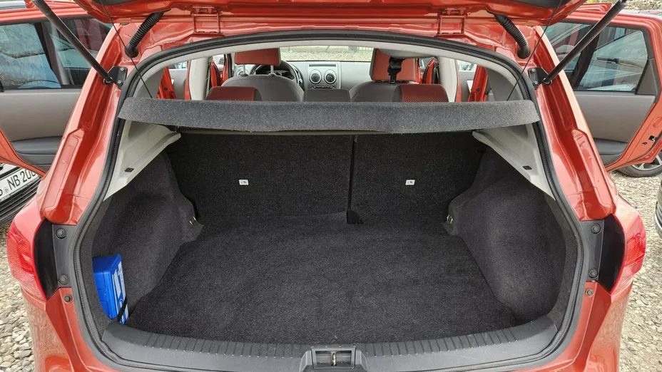 NISSAN Qashqai -
