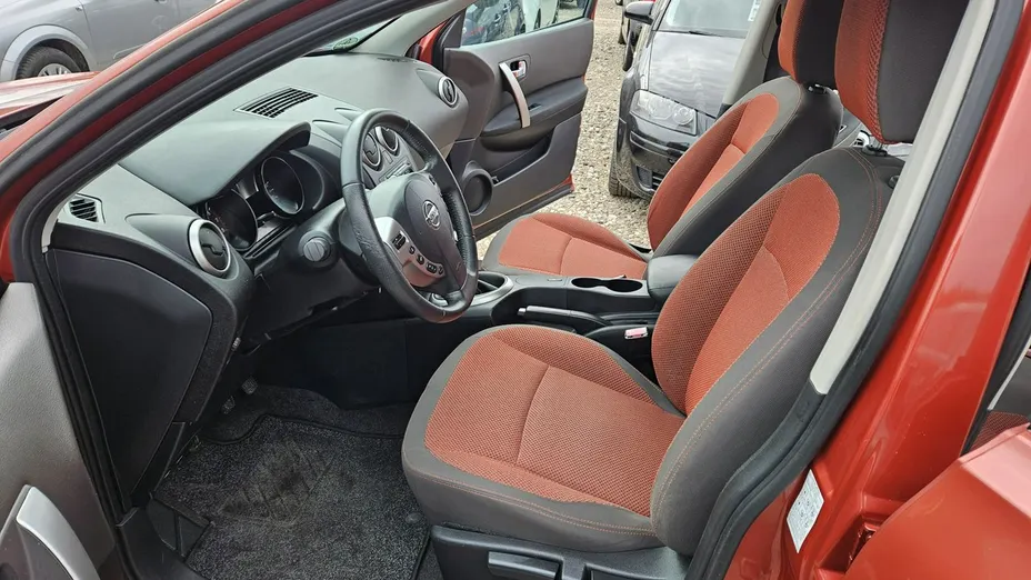 NISSAN Qashqai -