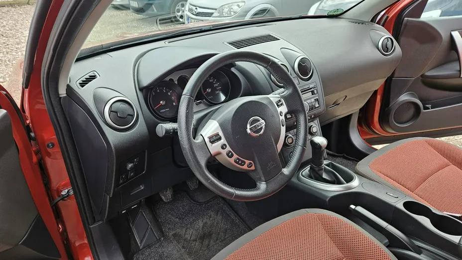 NISSAN Qashqai -