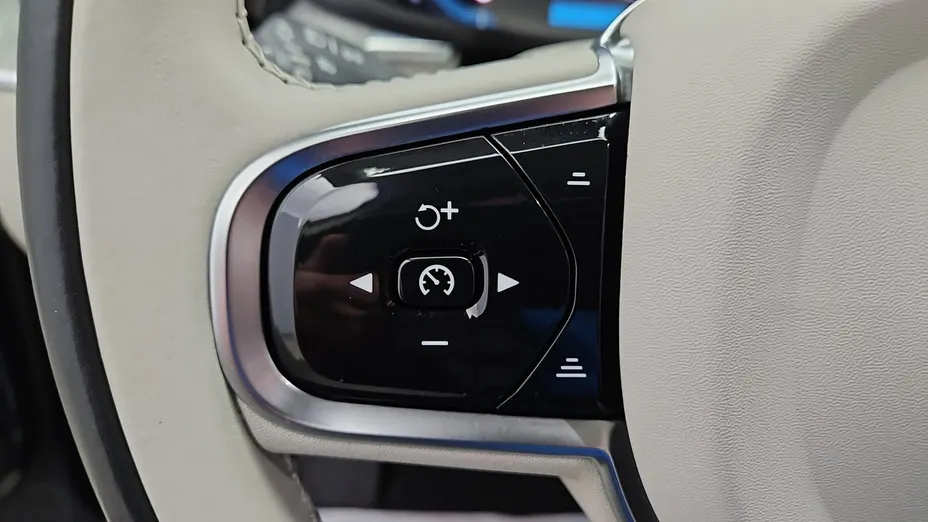 VOLVO XC60 -