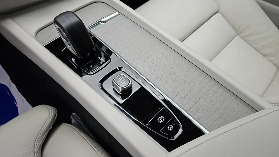 VOLVO XC60 -