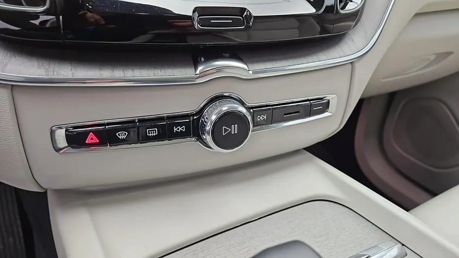VOLVO XC60 -