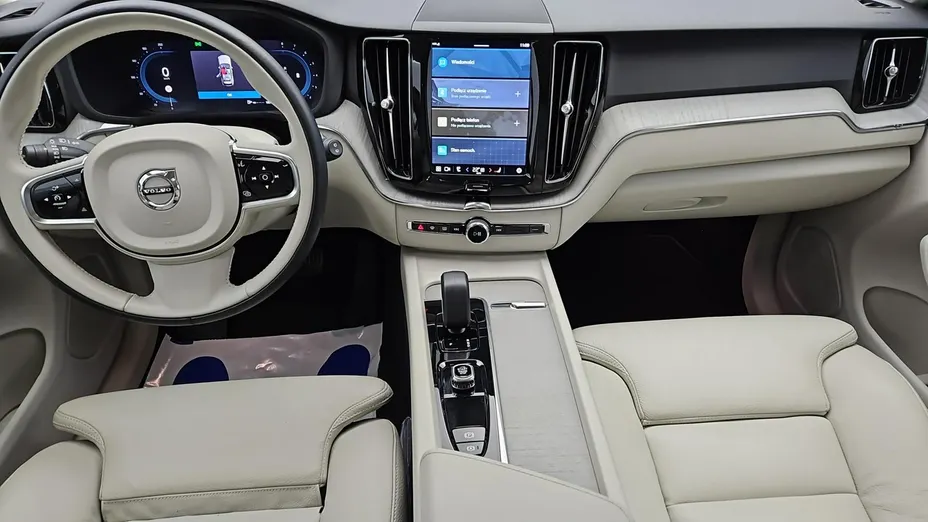 VOLVO XC60 -