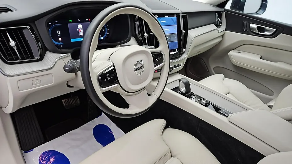 VOLVO XC60 -