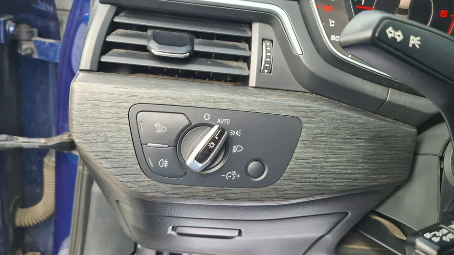 AUDI A4 -